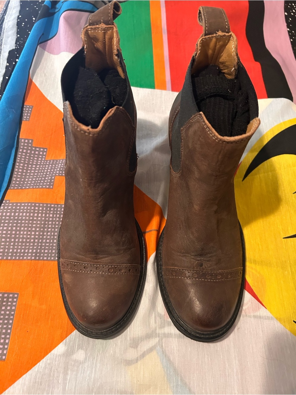 John Fluevog Odlum Brogue Brown Leather Chelsea Ankle Boots - Picture 8 of 9